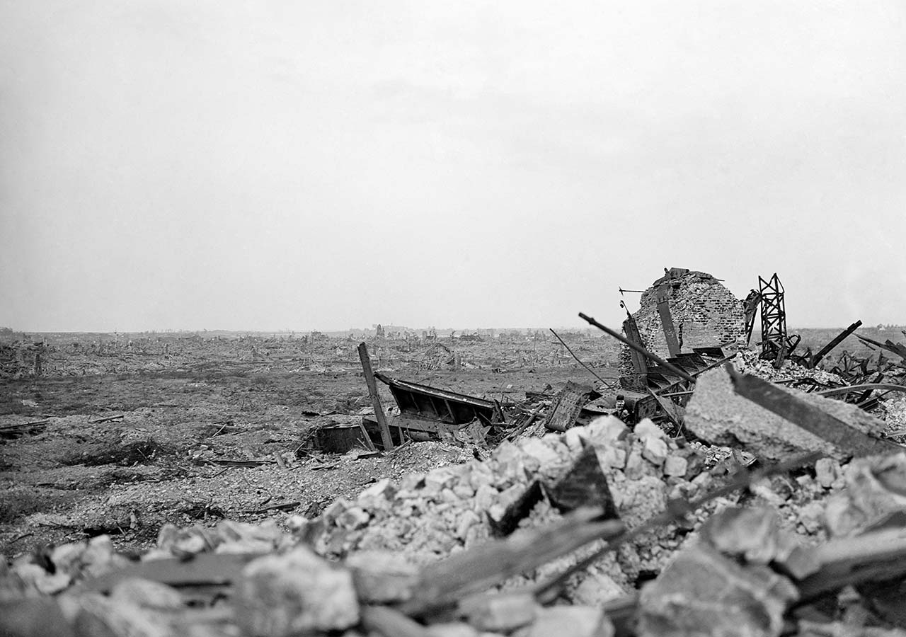 Lens en ruine, vue d’ensemble prise d’un avant-poste anglais